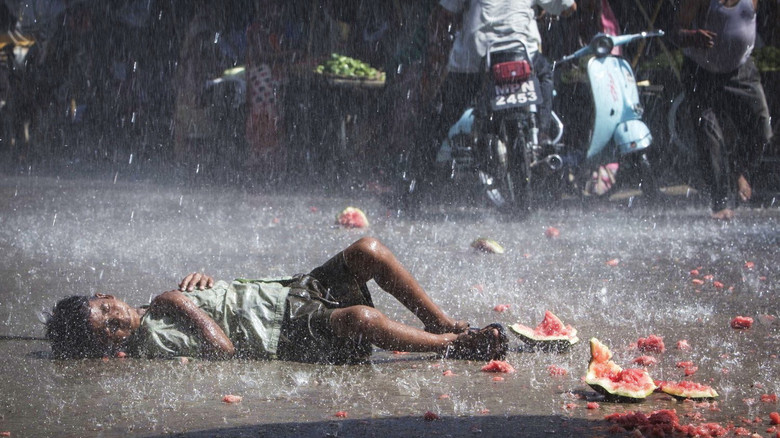 кадр из фильма Лев