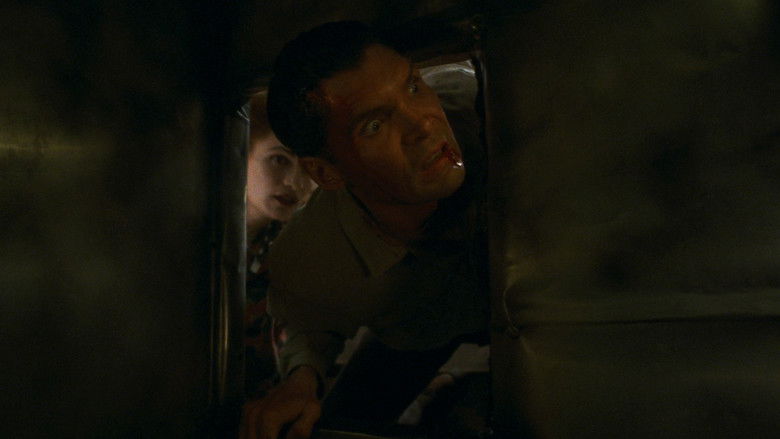 кадр из фильма Люди под лестницей