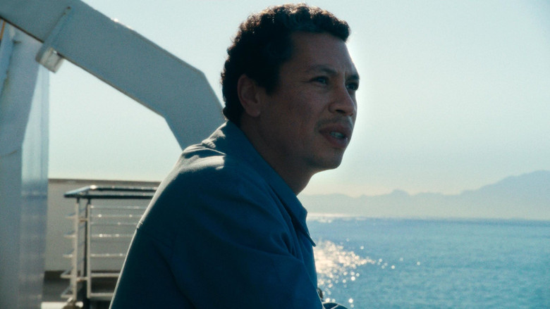 кадр из фильма La Mer au loin