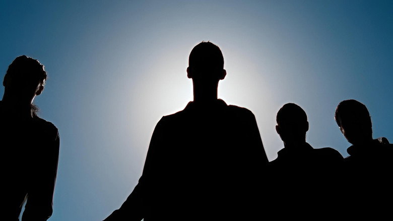 кадр из фильма Пусть трупы позагорают