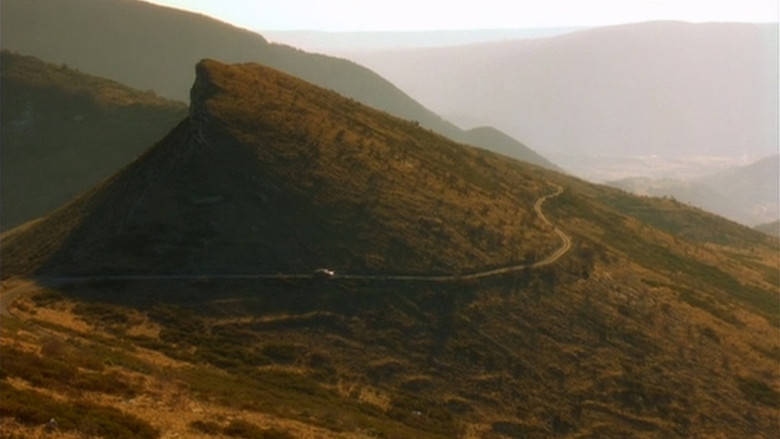 кадр из фильма Стоптанные башмаки Бога