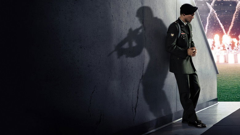 кадр из фильма Долгий путь Билли Линна в перерыве футбольного матча