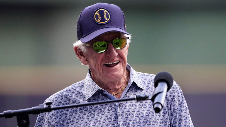 кадр из фильма Mr. Baseball, Bob Uecker