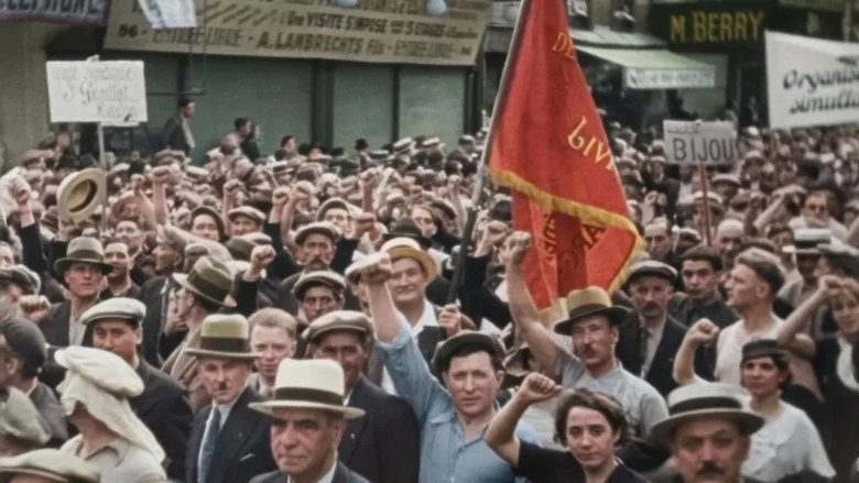 кадр из фильма 1936, le Front Populaire, entre joie et colères