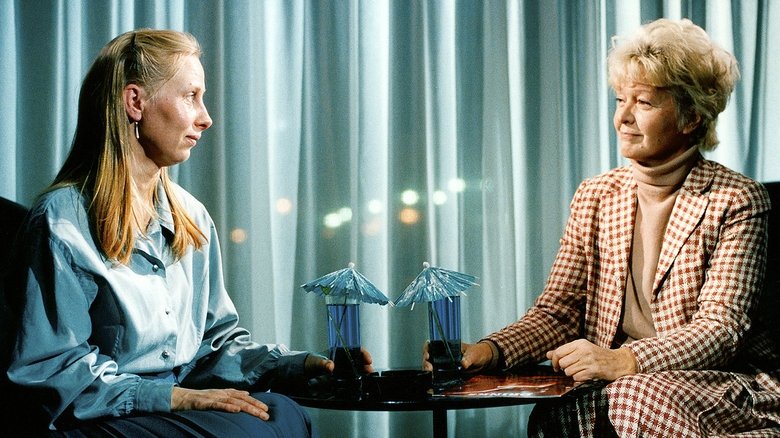 кадр из фильма Вдаль уплывают облака