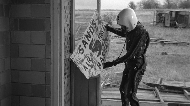 кадр из фильма Beyond the Time Barrier