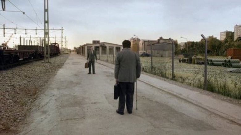 кадр из фильма Голубь сидел на ветке, размышляя о бытии