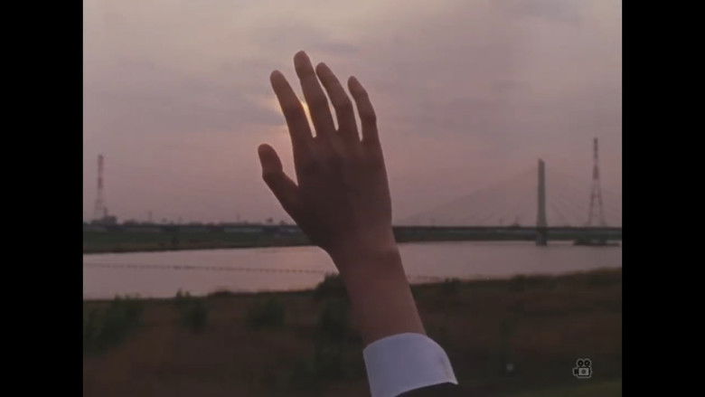 кадр из фильма 世界の終わりという名の雑貨店