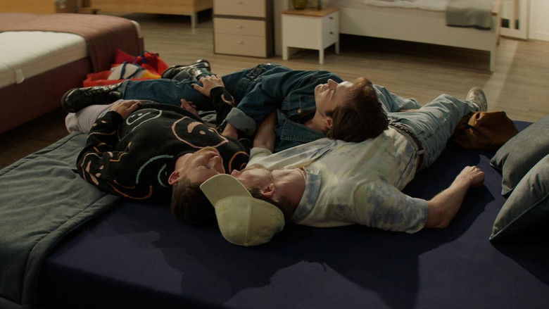 кадр из фильма Ein Bett für Drei oder die außergewöhnliche und überraschende Komplexität von Schlafzimmermöbeln