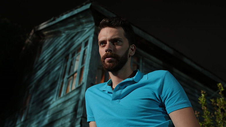 кадр из фильма Üç Harflilerin Musallat Olduğu Büyülü Konakta Ruh Çağıran Gençlerin Hazin Hikayesi