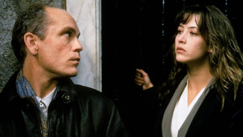 кадр из фильма За облаками