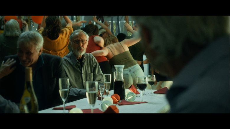 кадр из фильма Detta Förbannade Oväsen