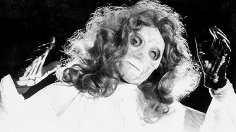 кадр из фильма Ночью Эвелин вышла из могилы