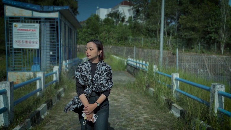 кадр из фильма Di Tengah Dua Saudari