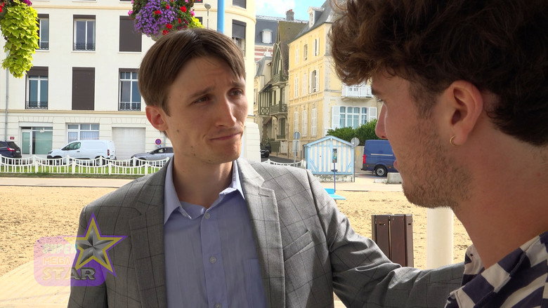 кадр из фильма SUPER MÉGA STAR