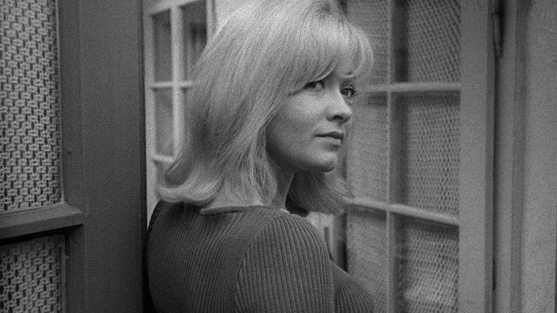 кадр из фильма Человек не птица