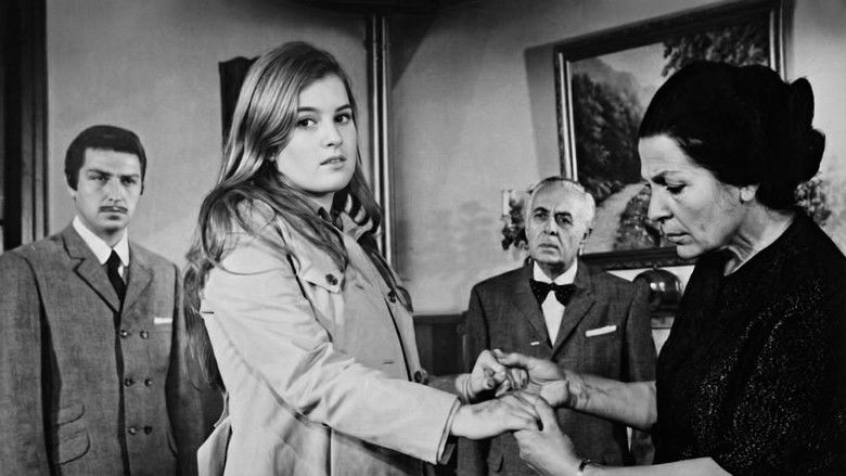 кадр из фильма Kader Böyle İstedi