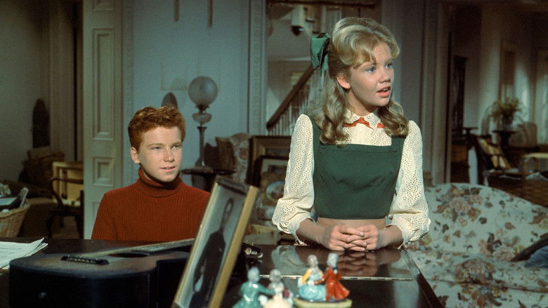 кадр из фильма Summer Magic