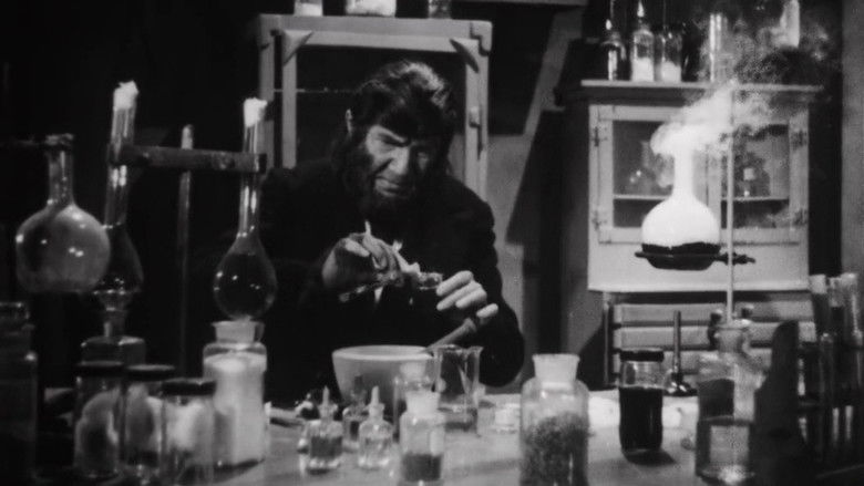 кадр из фильма The Ape Man