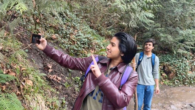 кадр из фильма The Trek