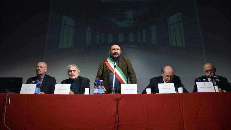 кадр из фильма Le Maire, Mussolini et le musée