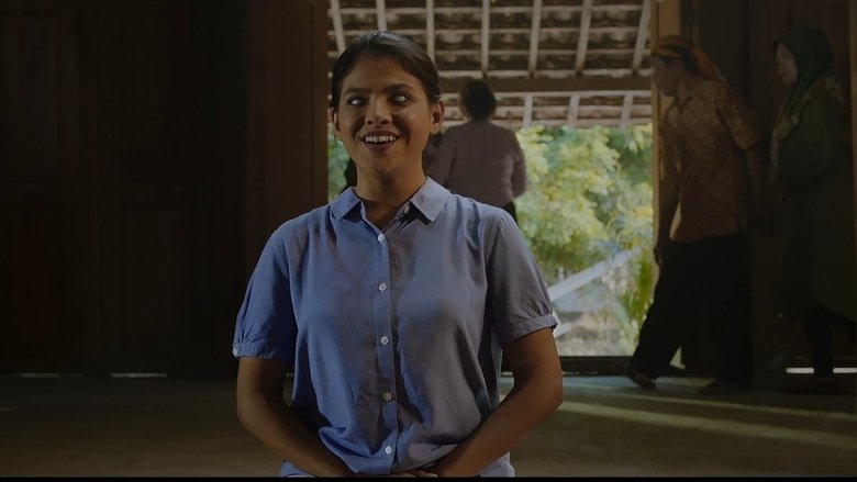 кадр из фильма Невидимый мир: Оккультная певица