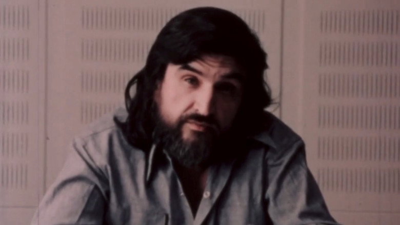 кадр из фильма Dentro de Cada Sombra Crece un Vuelo