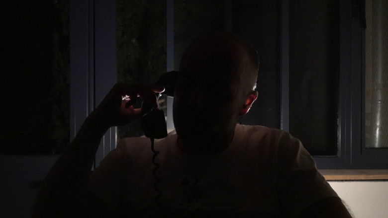 кадр из фильма Le Ciel Nous Regarde