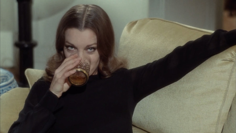 кадр из фильма Кто?