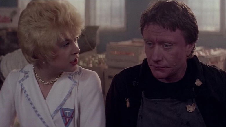 кадр из фильма Блондинка за углом