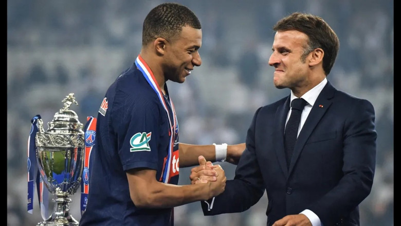кадр из фильма Mbappé, la diplomatie du ballon rond