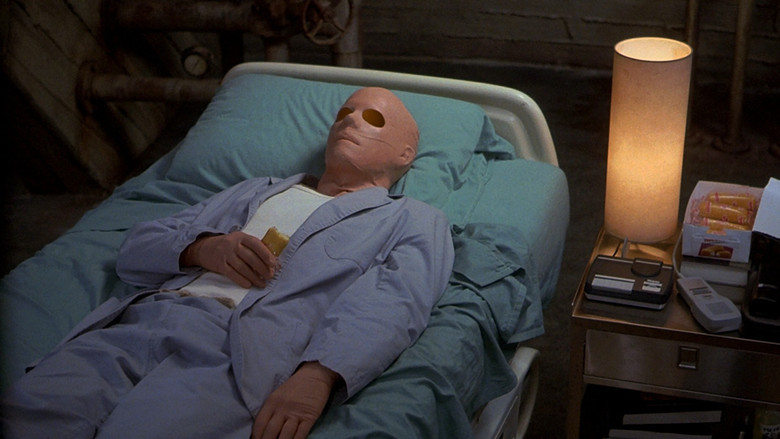 кадр из фильма Невидимка