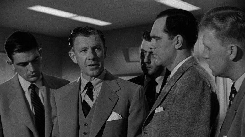 кадр из фильма К востоку на Бикон