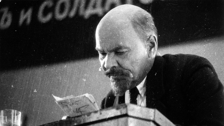кадр из фильма Октябрь