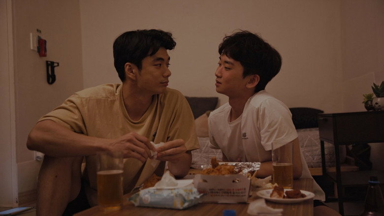 кадр из фильма 키스반 양념반