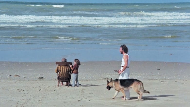 кадр из фильма Частный пляж