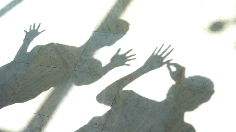 кадр из фильма 아직 안 끝났어