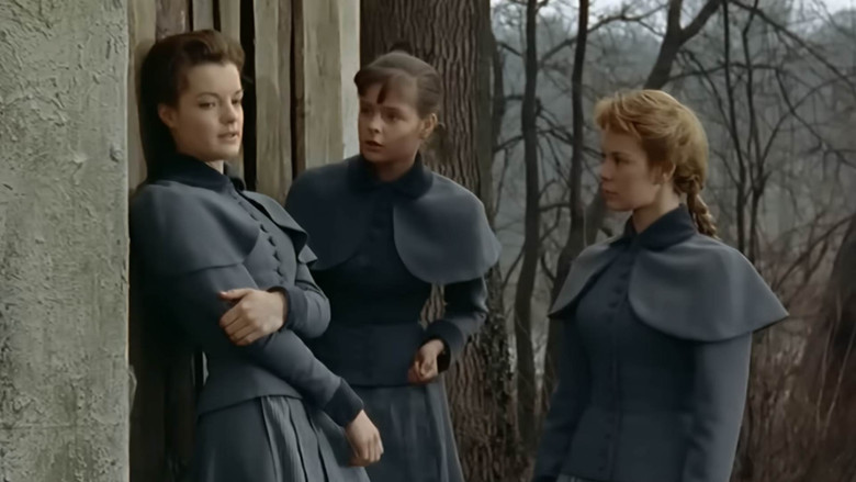 кадр из фильма Девушки в униформе