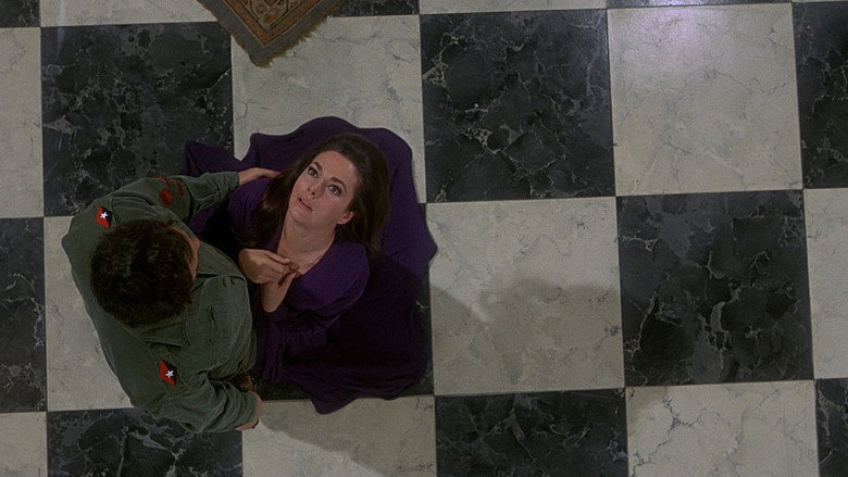 кадр из фильма Топаз