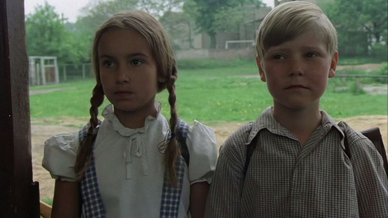 кадр из фильма Лопушок