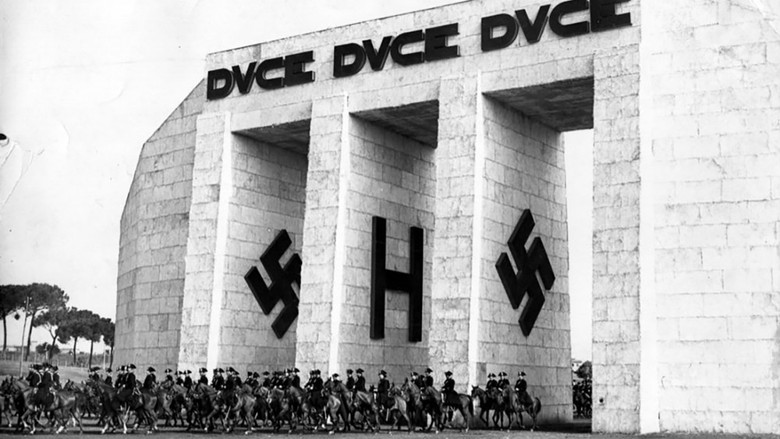 кадр из фильма Il viaggio del Führer in Italia