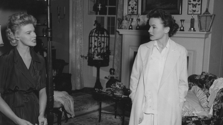 кадр из фильма Королева пчел