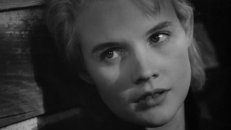 кадр из фильма Куколка