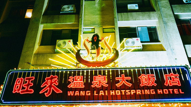 кадр из фильма Общество мёртвых талантов