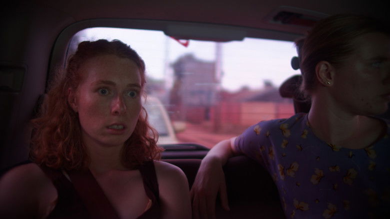 кадр из фильма Pipeline - PFA Pensions oliespor gennem Uganda