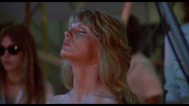 кадр из фильма Вторжение девушек-пчел