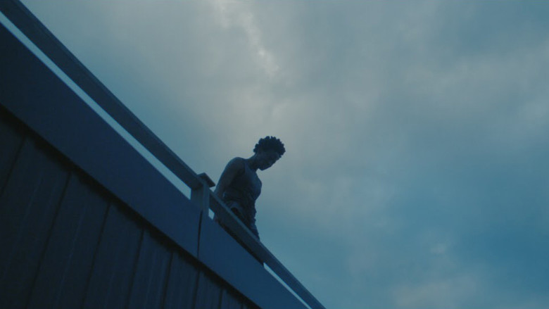 кадр из фильма Она никогда не умирала