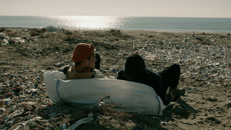 кадр из фильма Ölü Köpekler Isırmaz