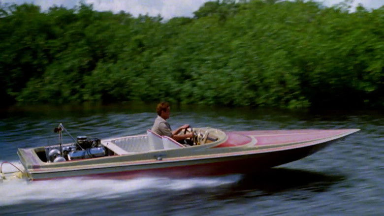 кадр из фильма Охотник на акул