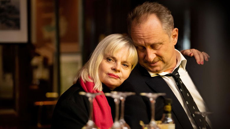 кадр из фильма Adieu Paris